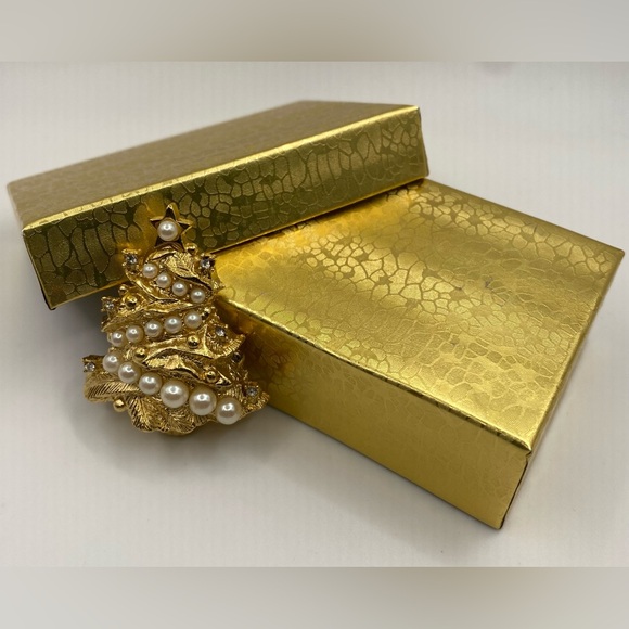 Richelieu Christmas Tree Brooch Pin Gold Tone Faux Pearl Rhinestone Vintage - Picture 3 of 5